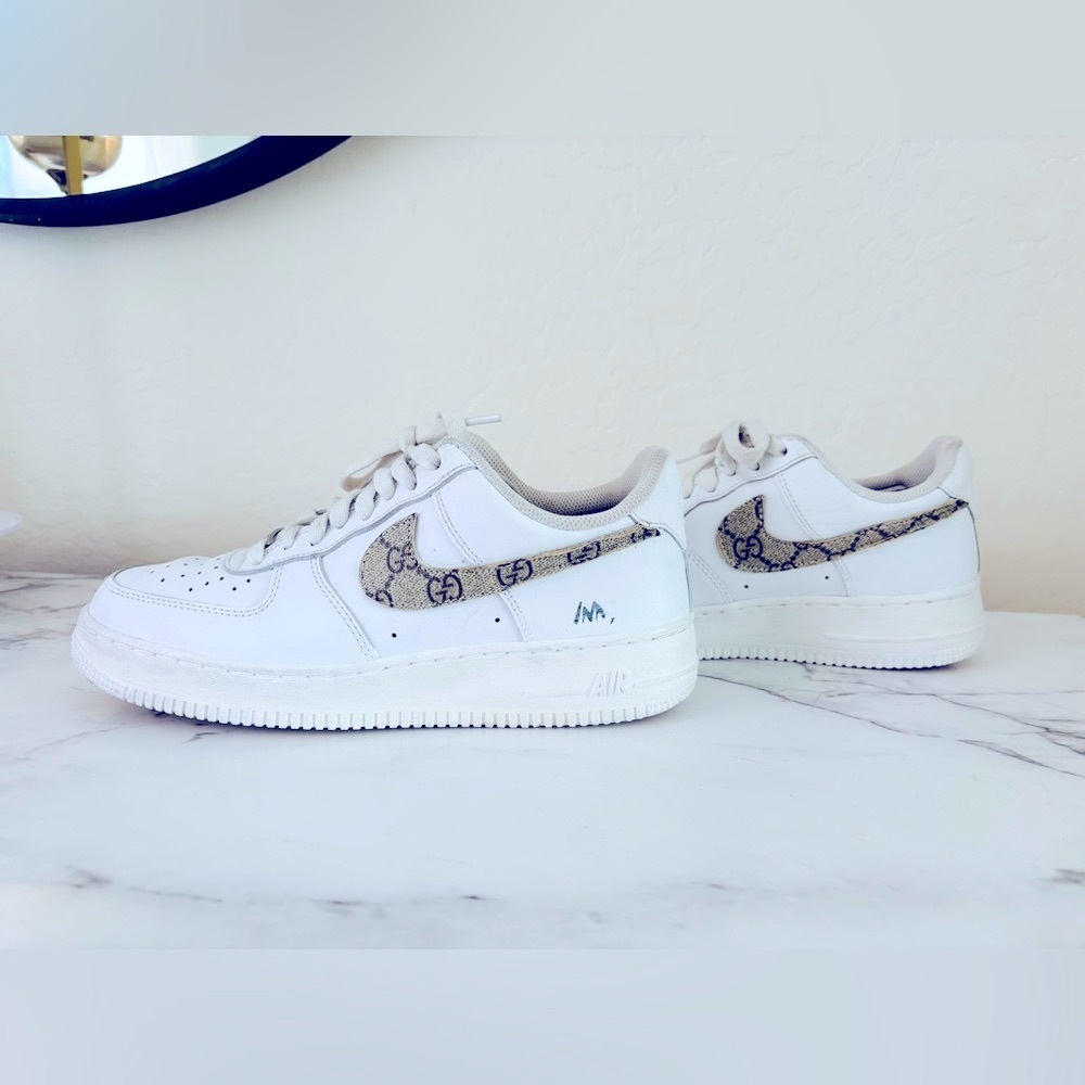 Nike Air Force 1 Gucci Style White Sneakers with Patterned Swoosh - Picture 2 of 6